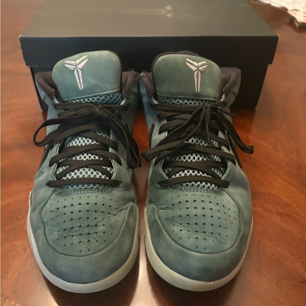 Nike Men's Green Athletic Shoes - Picture 2 of 5